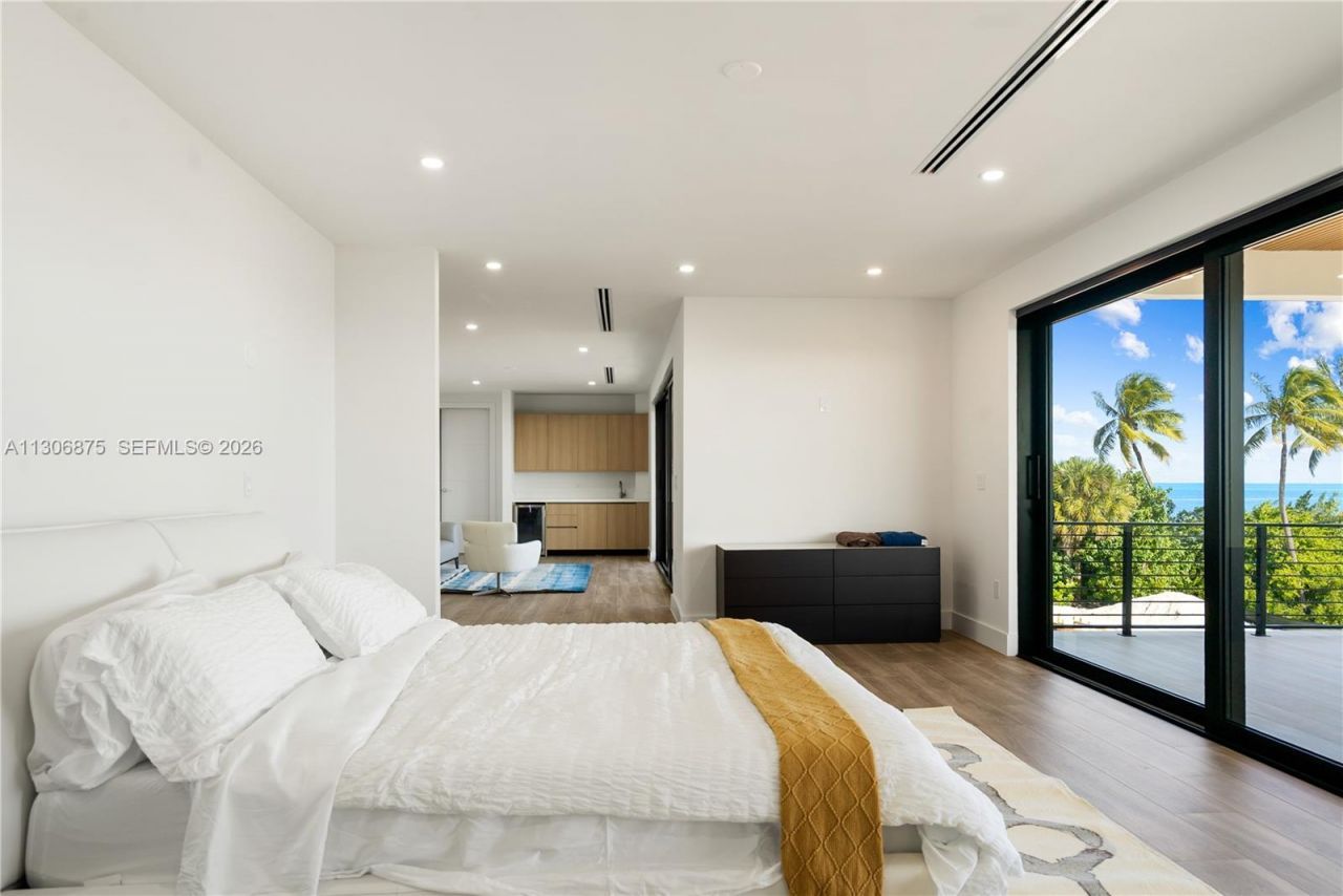 2405 Coco Plum Dr, Marathon, FL 33050 Photo