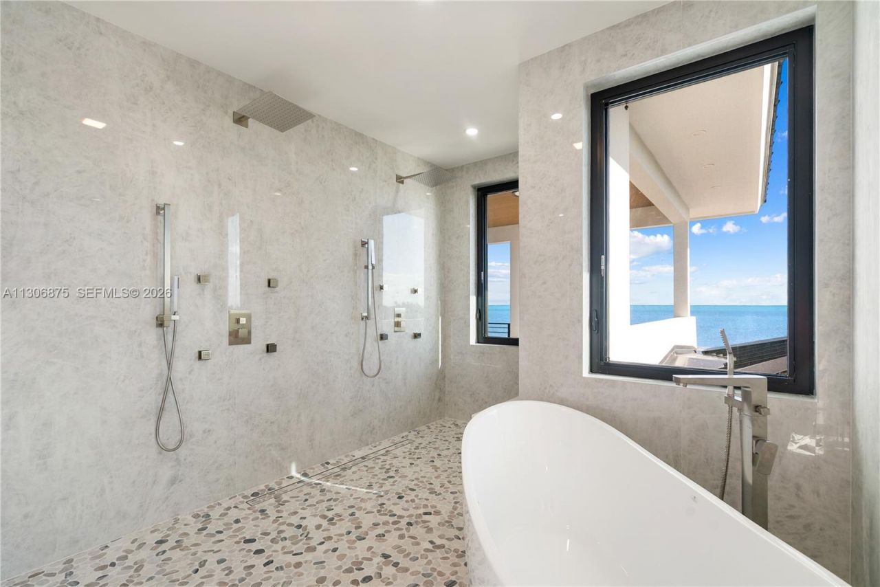 2405 Coco Plum Dr, Marathon, FL 33050 Photo