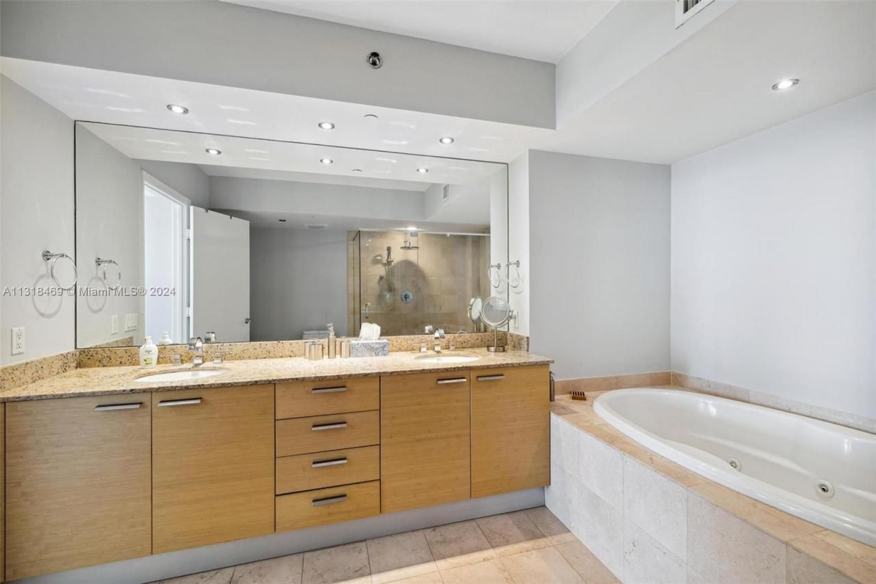 1830 S Ocean Dr, Unit 2703, Hallandale Beach, FL 33009 Photo