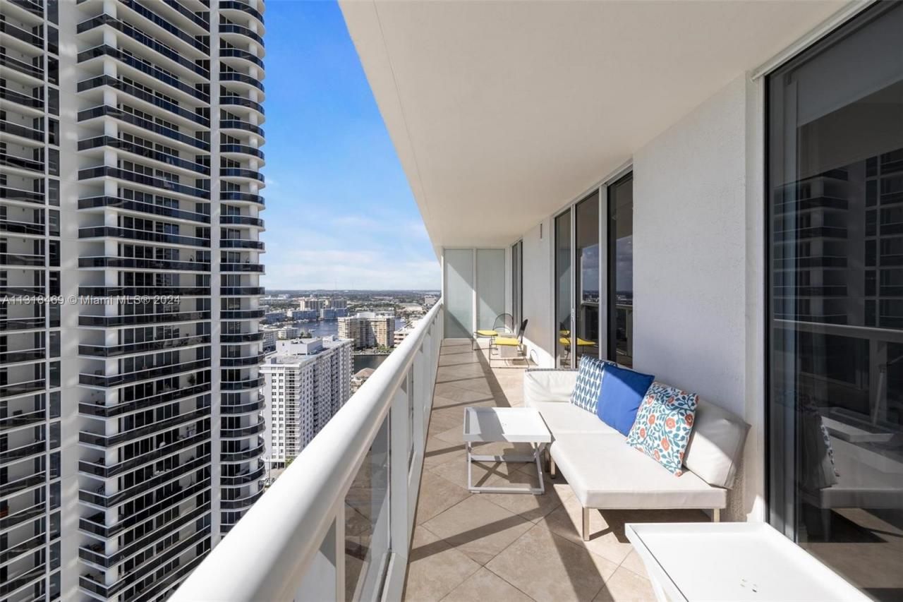 1830 S Ocean Dr, Unit 2703, Hallandale Beach, FL 33009 Photo