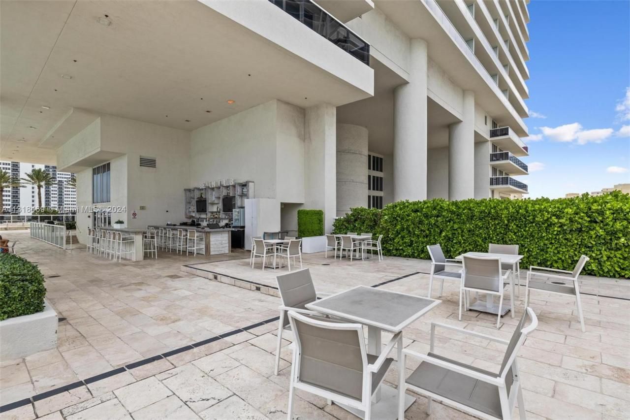 1830 S Ocean Dr, Unit 2703, Hallandale Beach, FL 33009 Photo