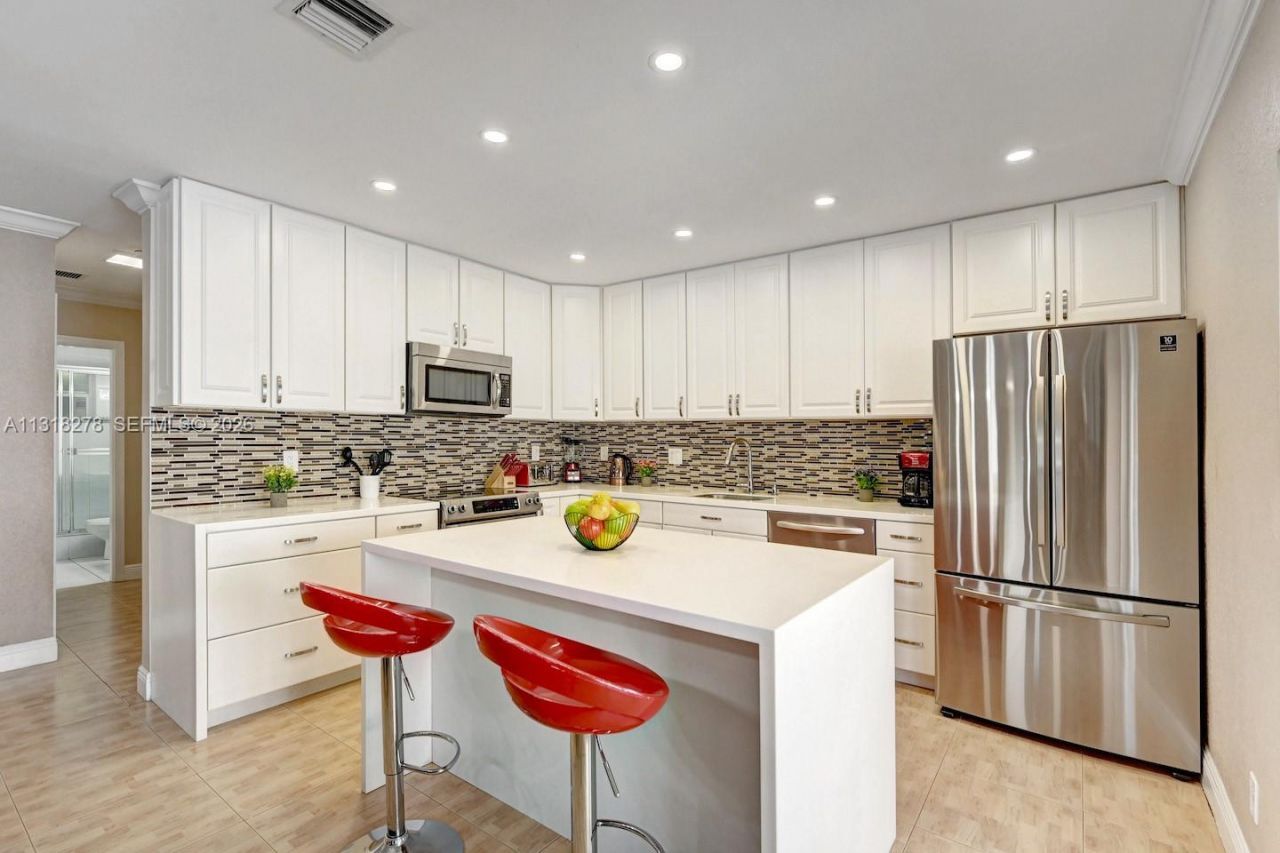 825 Harrison St, Hollywood, FL 33019 Photo