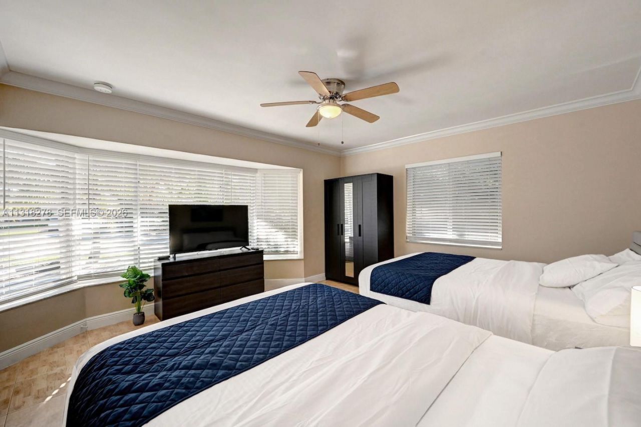 825 Harrison St, Hollywood, FL 33019 Photo