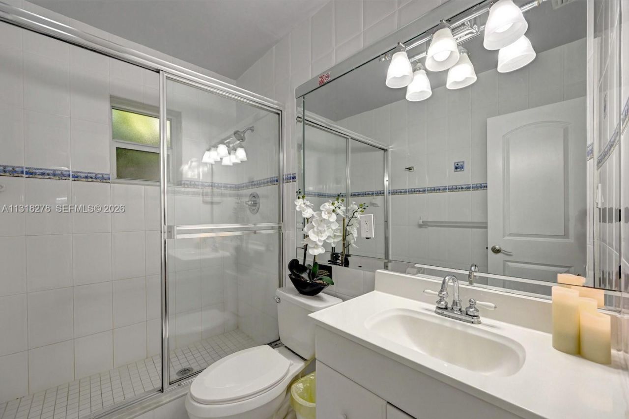 825 Harrison St, Hollywood, FL 33019 Photo