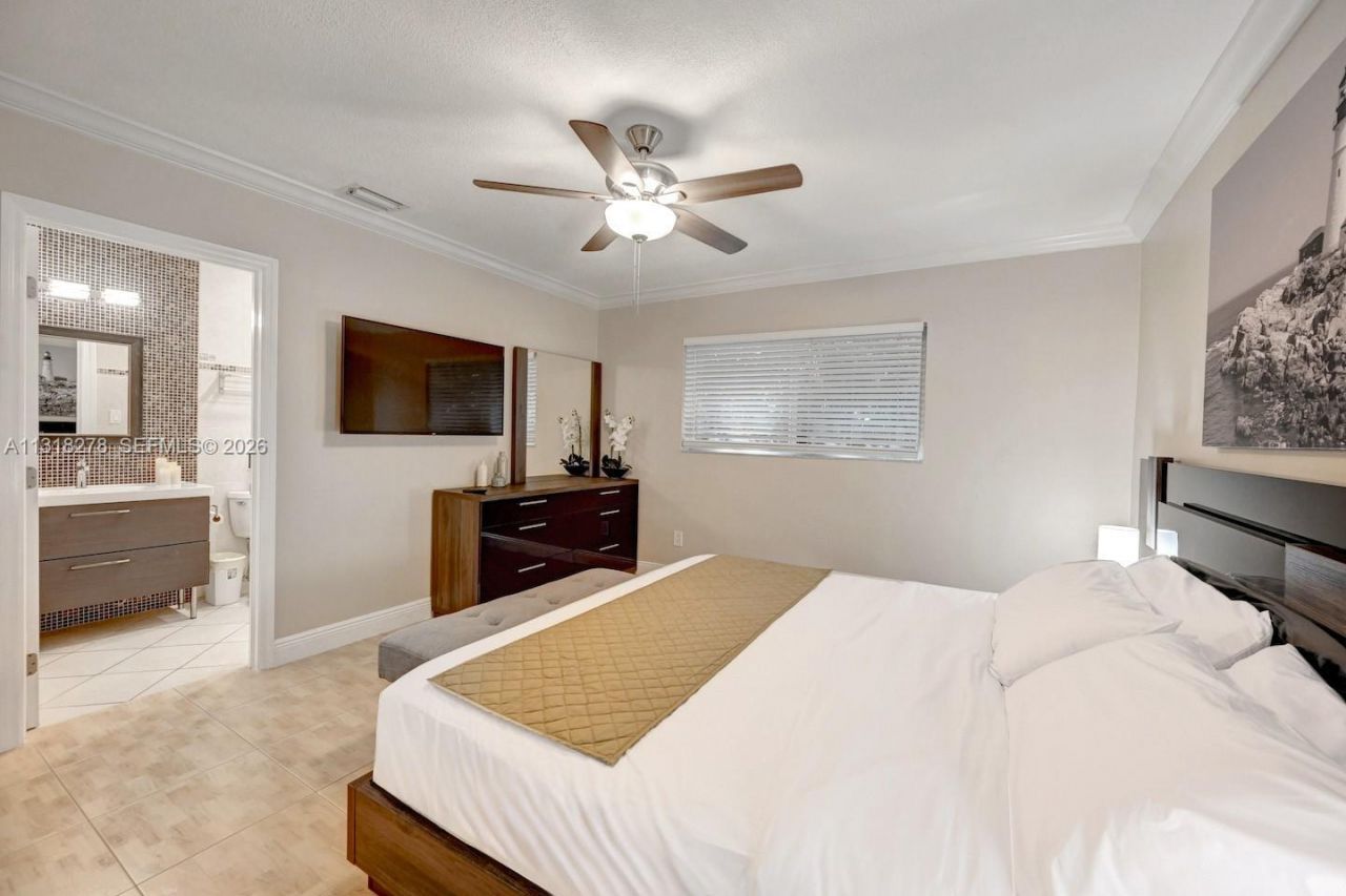 825 Harrison St, Hollywood, FL 33019 Photo