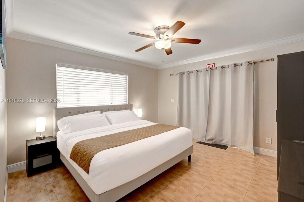 825 Harrison St, Hollywood, FL 33019 Photo