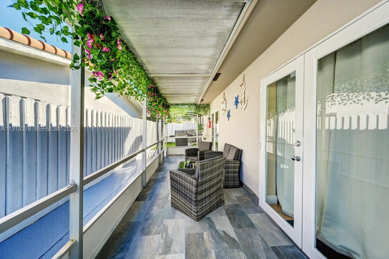 825 Harrison St, Hollywood, FL 33019 Photo