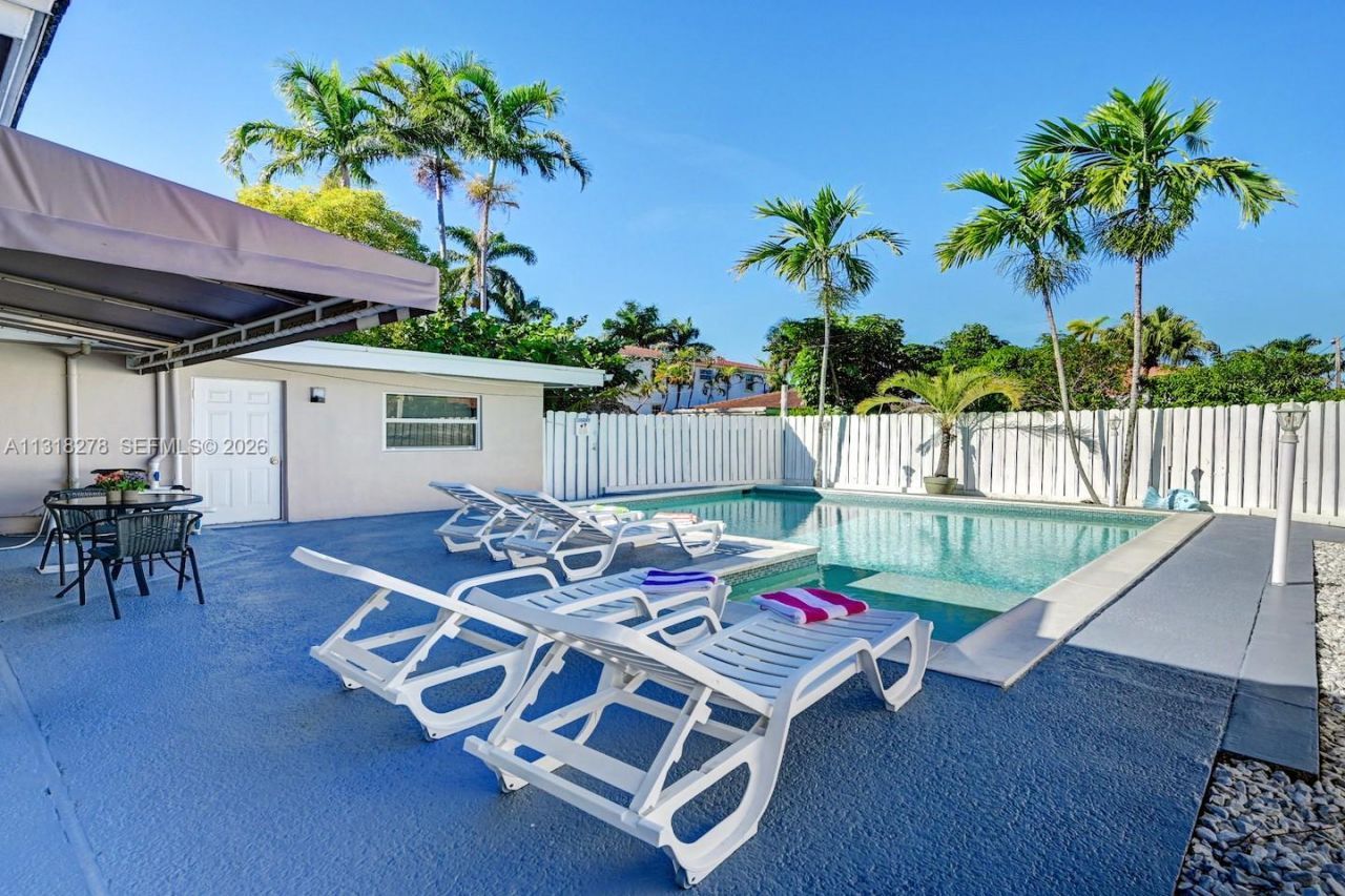 825 Harrison St, Hollywood, FL 33019 Photo