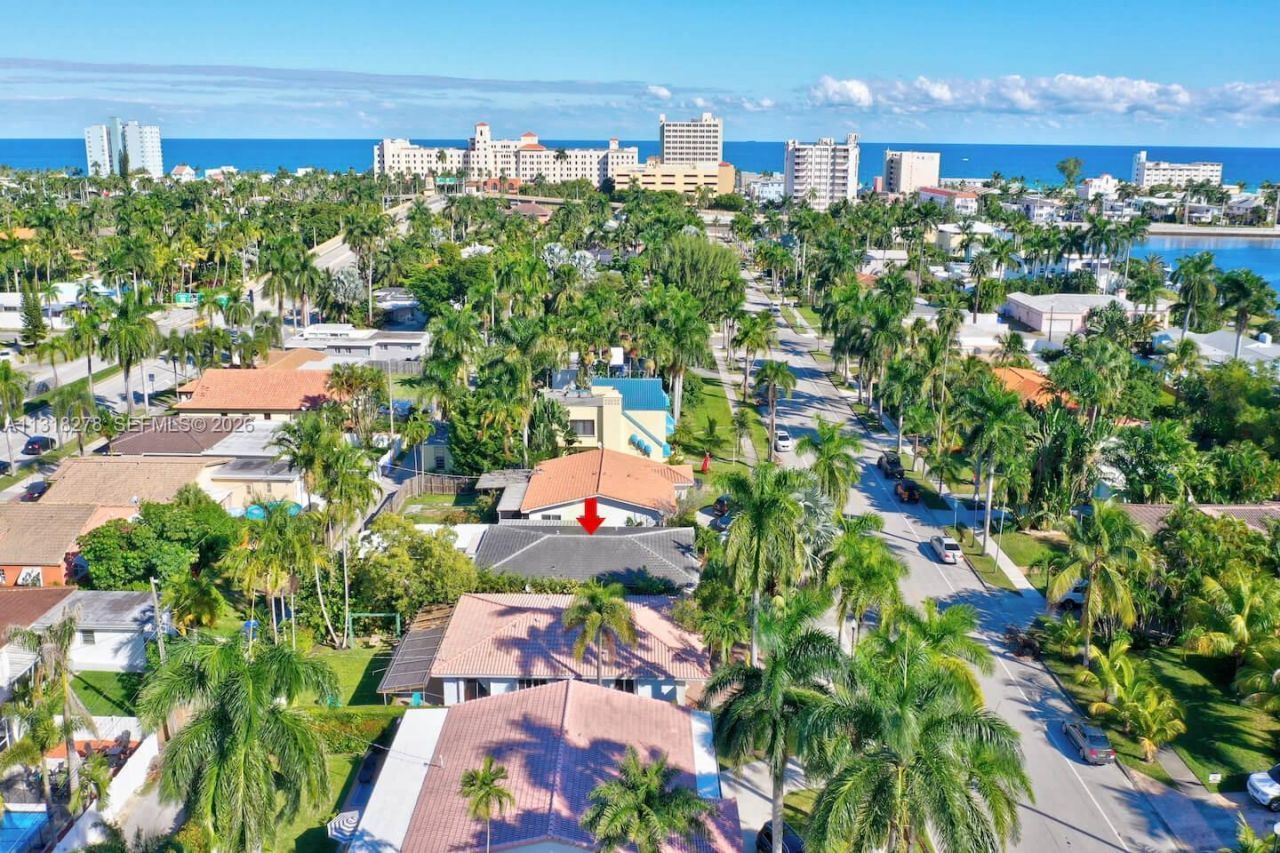 825 Harrison St, Hollywood, FL 33019 Photo