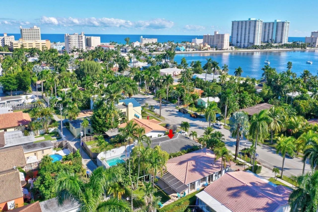 825 Harrison St, Hollywood, FL 33019 Photo