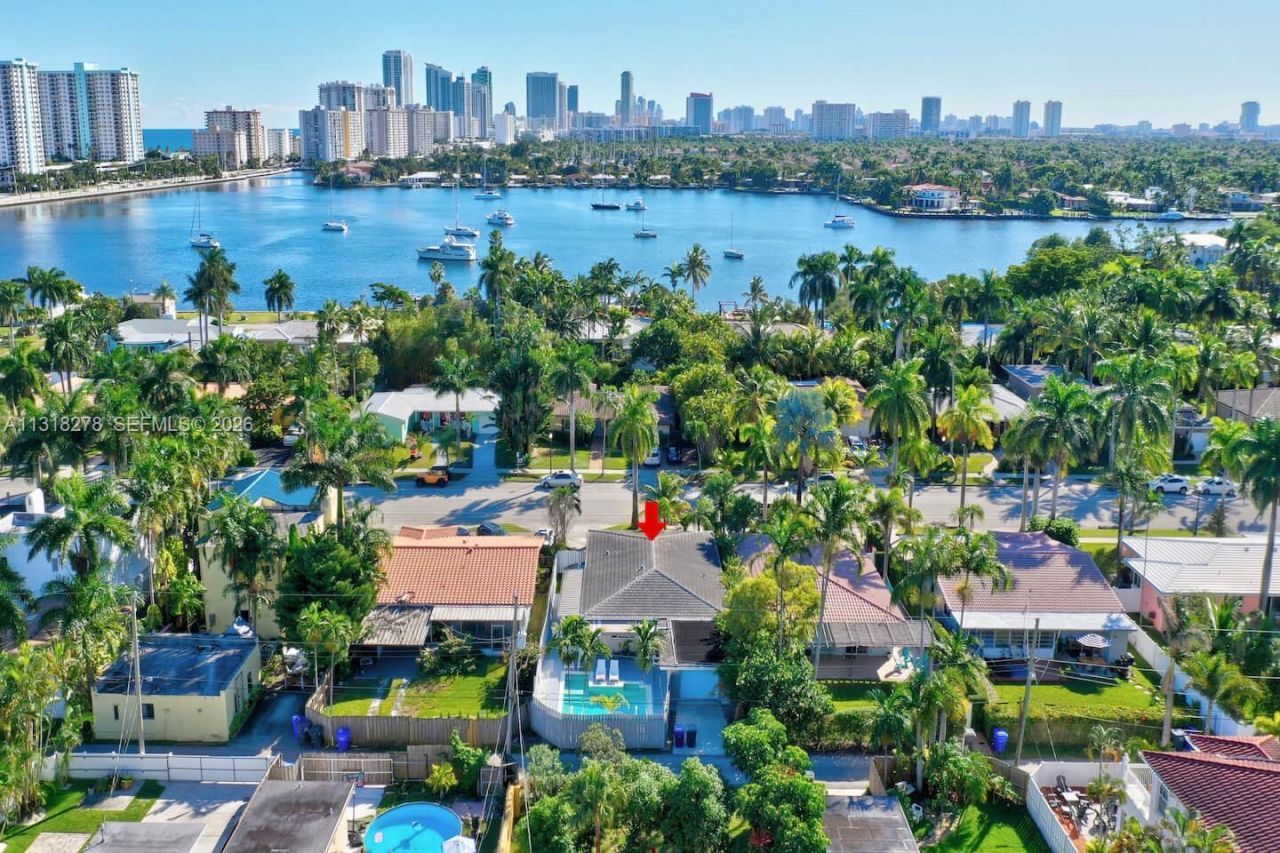 825 Harrison St, Hollywood, FL 33019 Photo