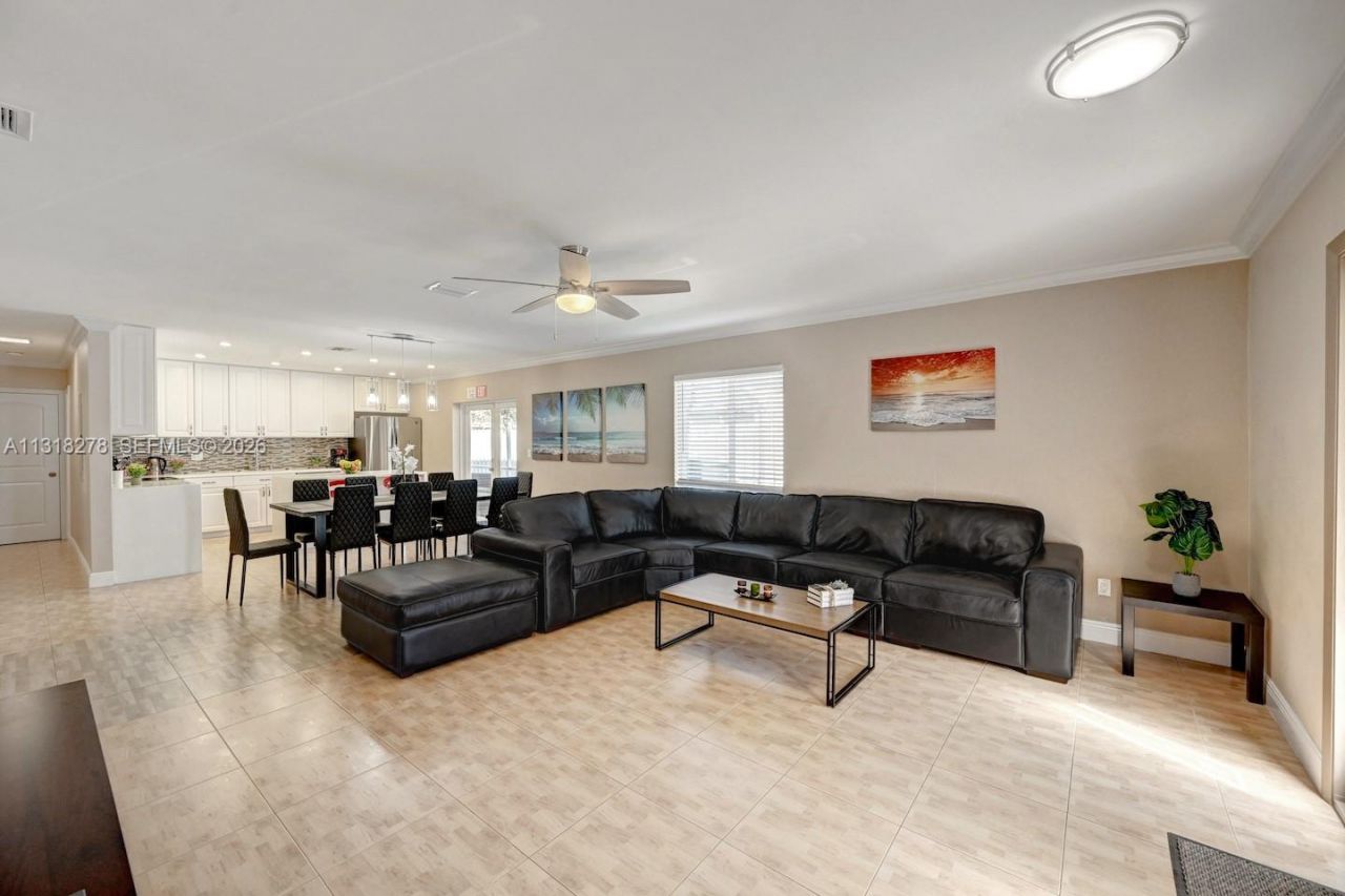 825 Harrison St, Hollywood, FL 33019 Photo