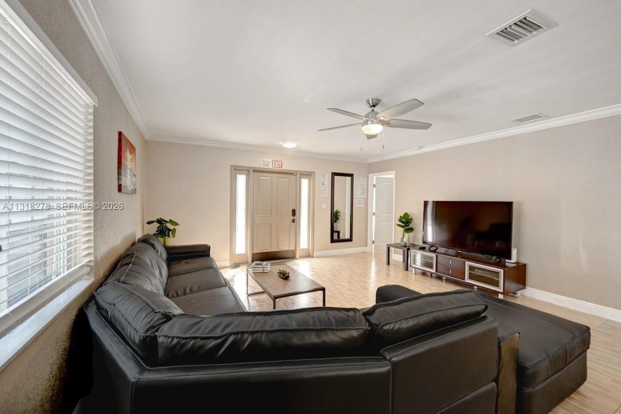 825 Harrison St, Hollywood, FL 33019 Photo