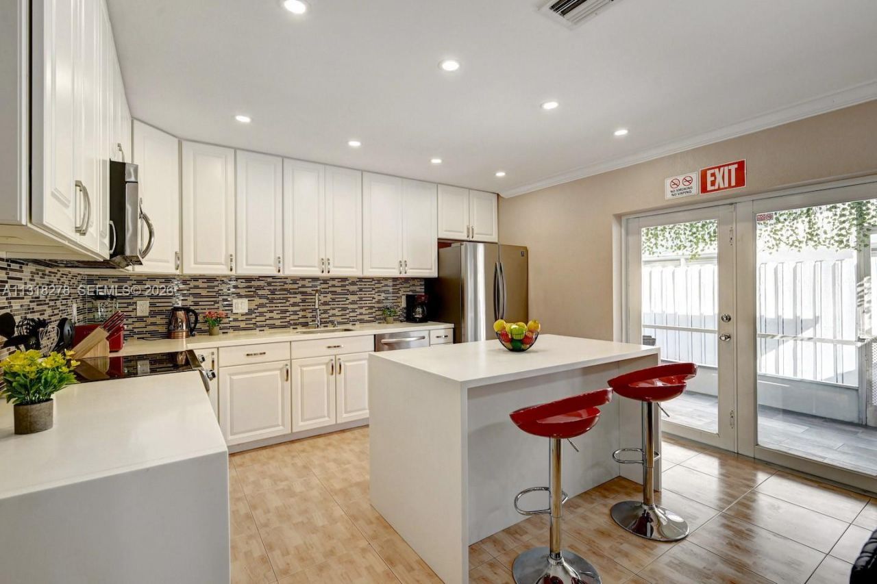 825 Harrison St, Hollywood, FL 33019 Photo