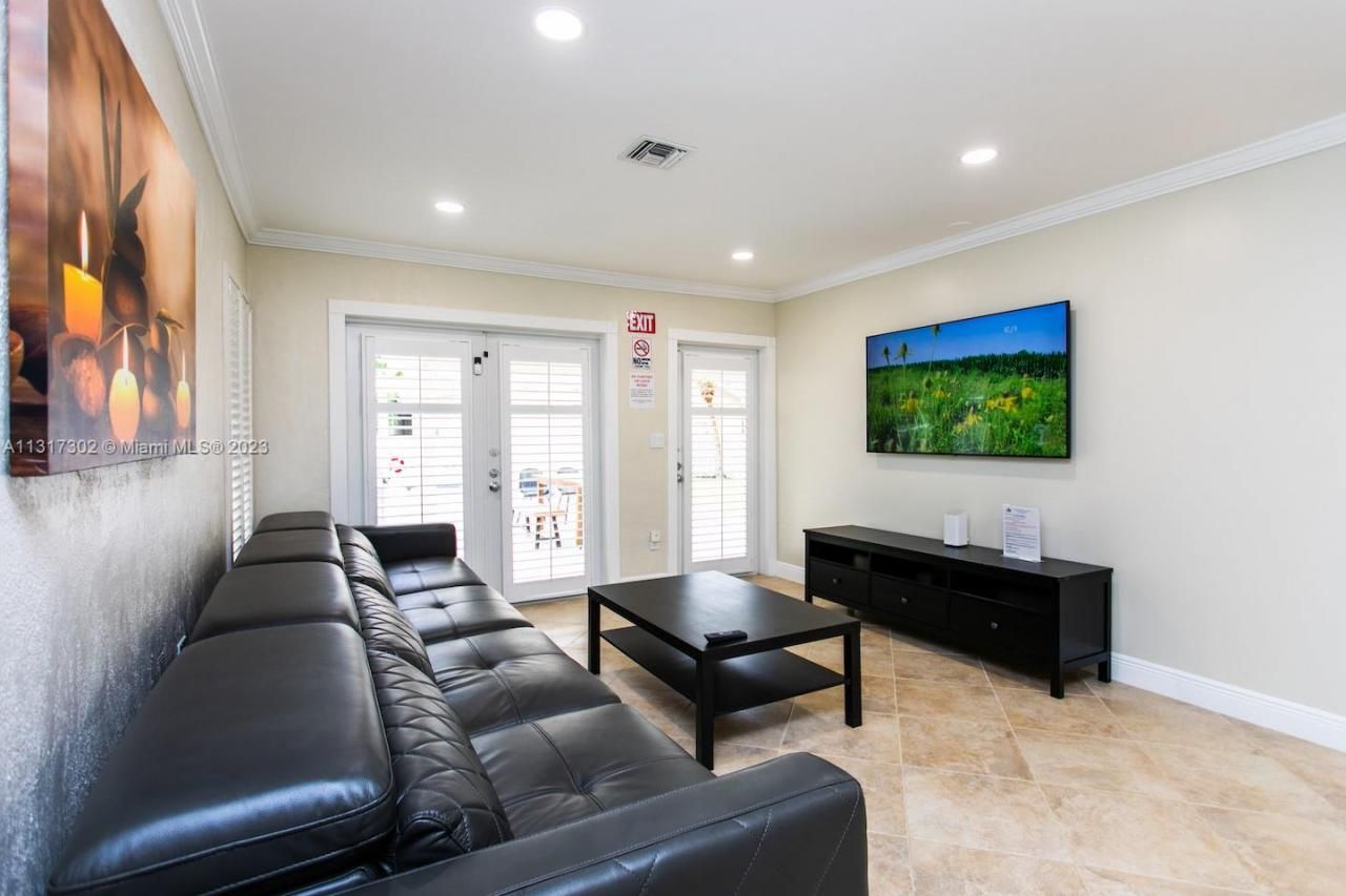 714 Harrison St, Hollywood, FL 33019 Photo