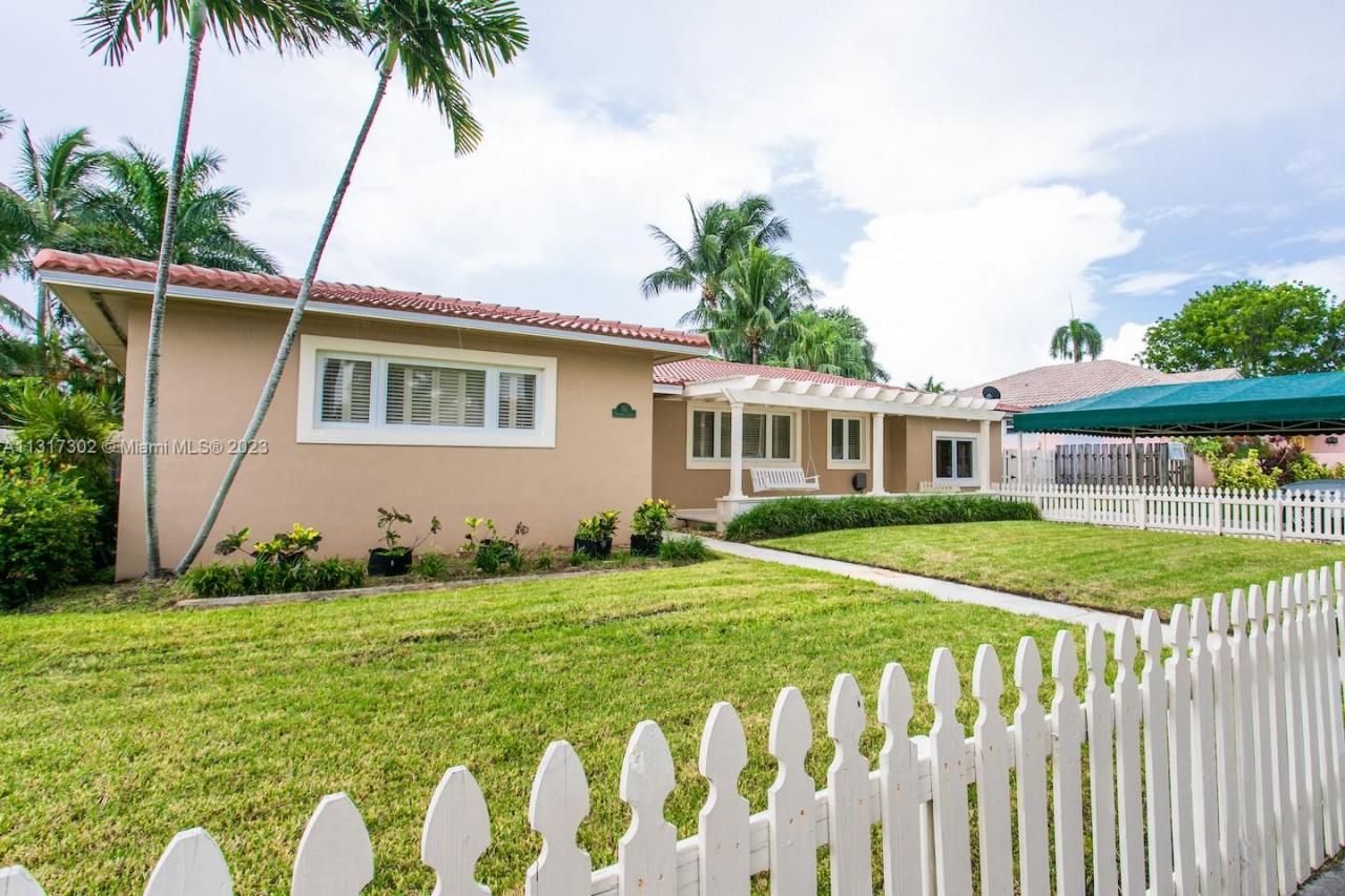 714 Harrison St, Hollywood, FL 33019 Photo