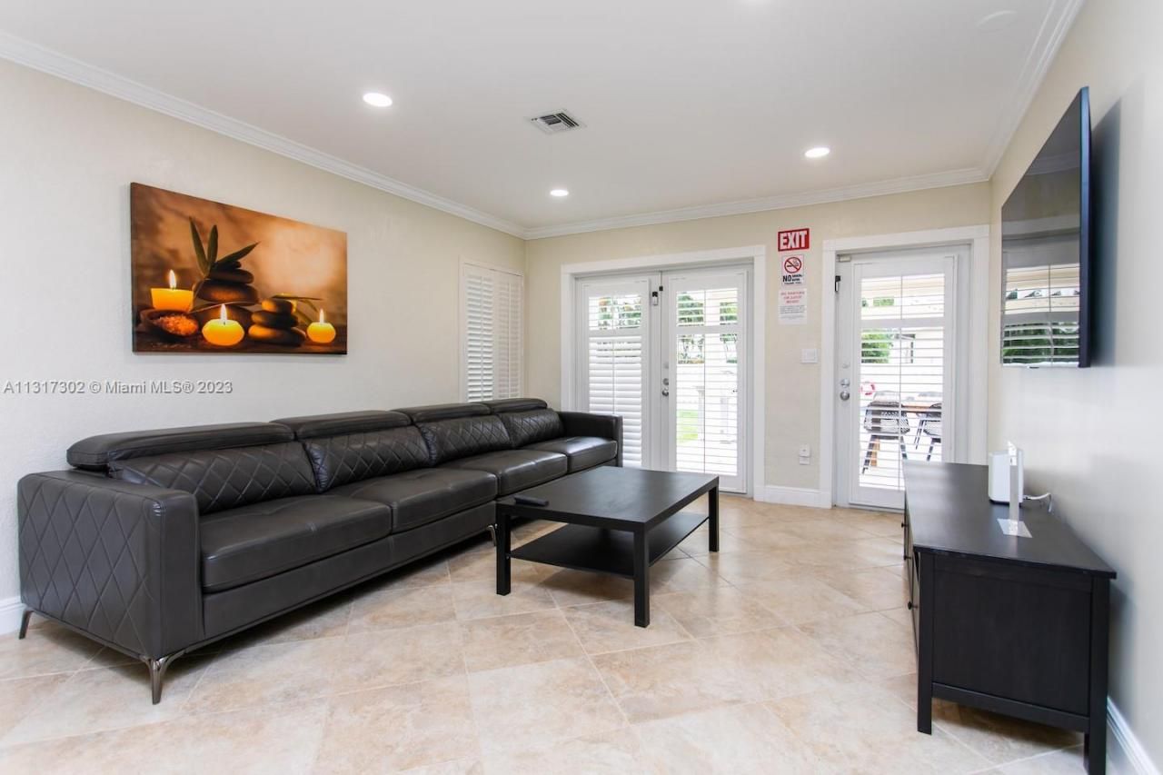 714 Harrison St, Hollywood, FL 33019 Photo