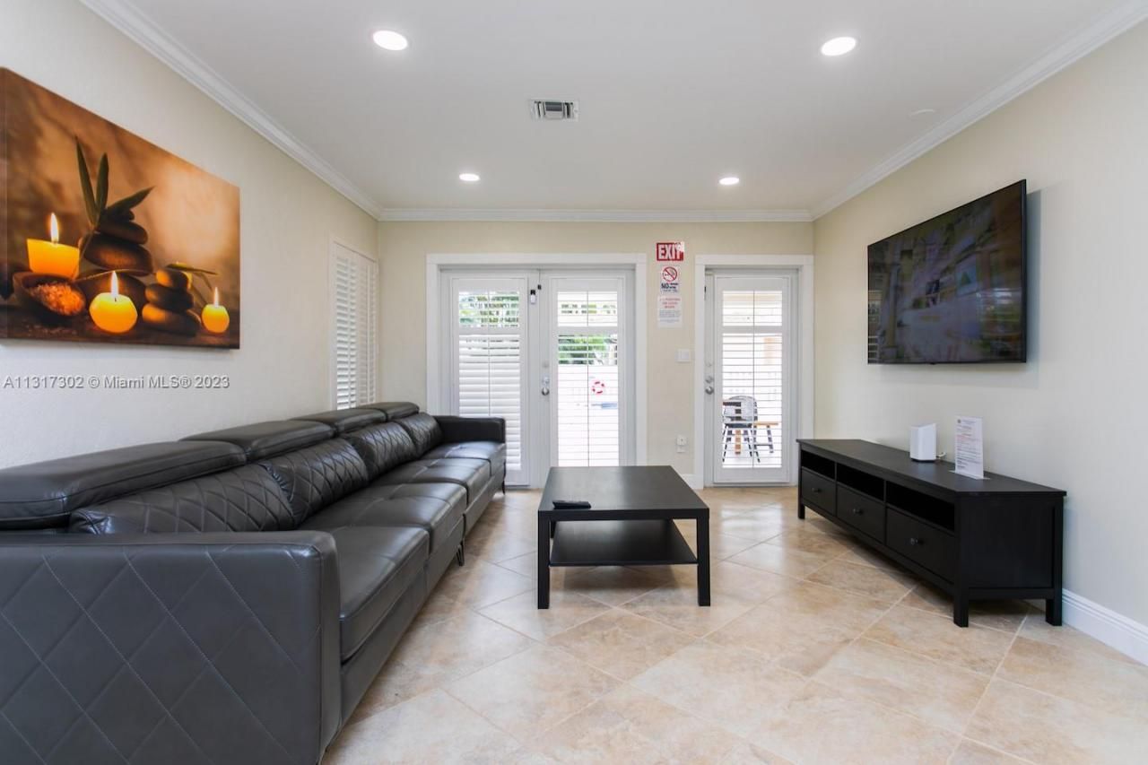 714 Harrison St, Hollywood, FL 33019 Photo