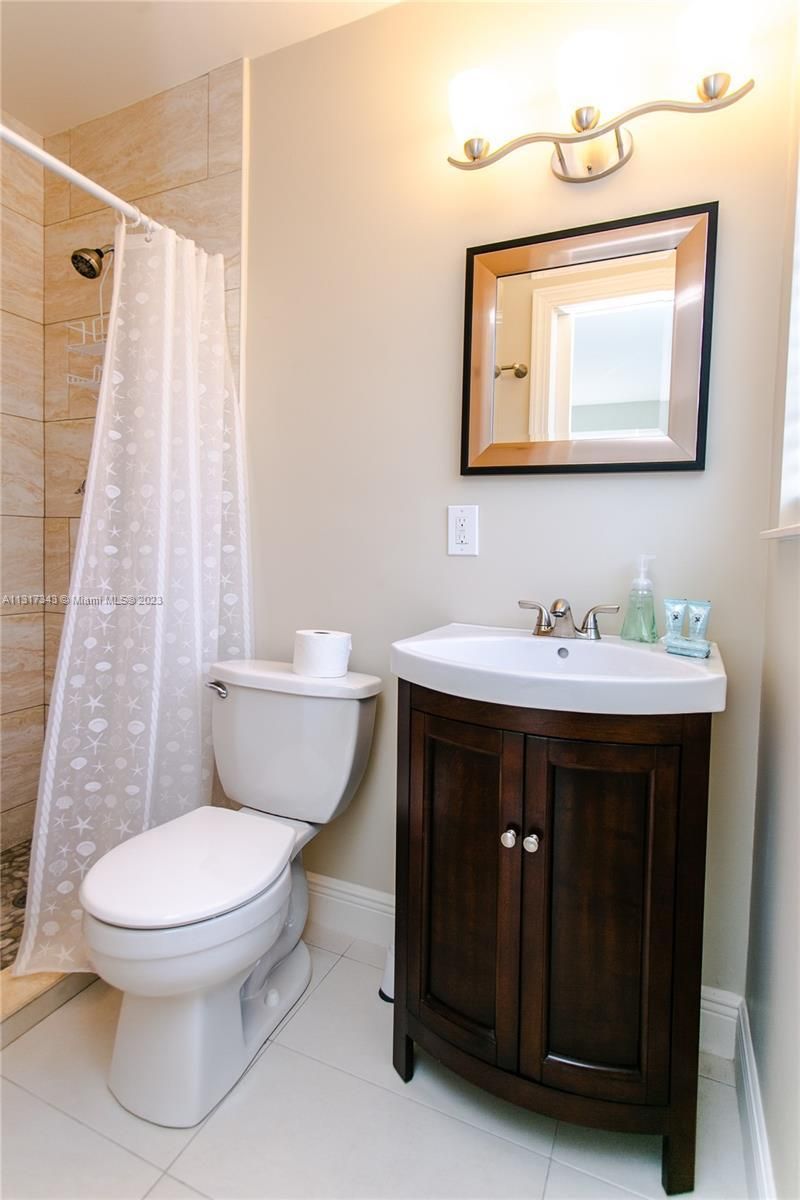 951 Washington St, Hollywood, FL 33019 Photo