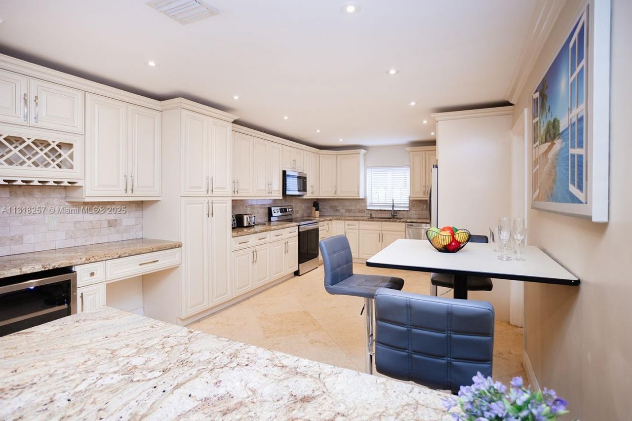 833 Washington St, Hollywood, FL 33019 Photo