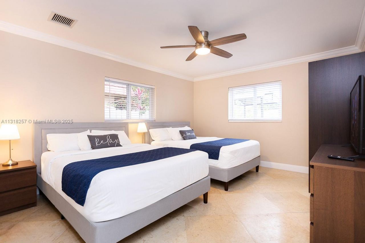 833 Washington St, Hollywood, FL 33019 Photo