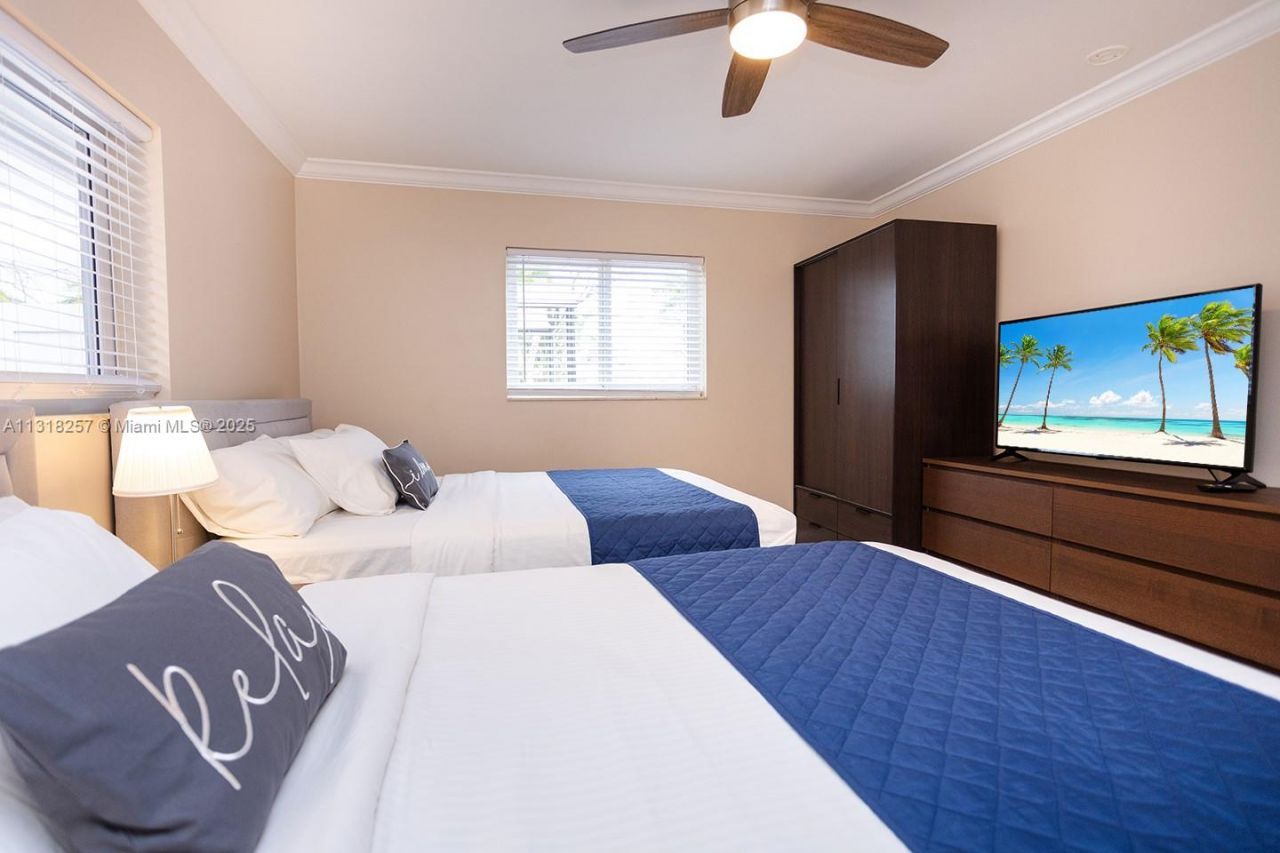 833 Washington St, Hollywood, FL 33019 Photo