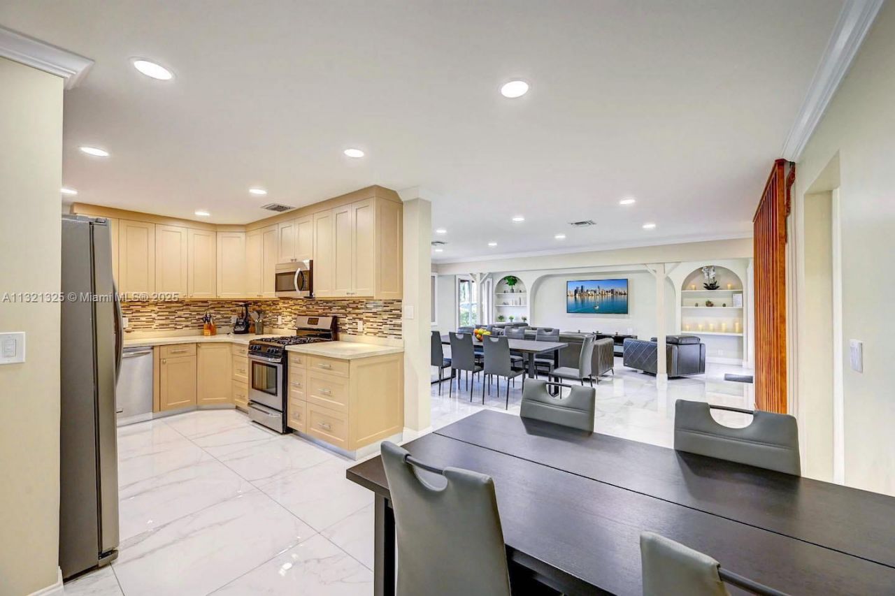 1020 N 13th Ter, Hollywood, FL 33019 Photo