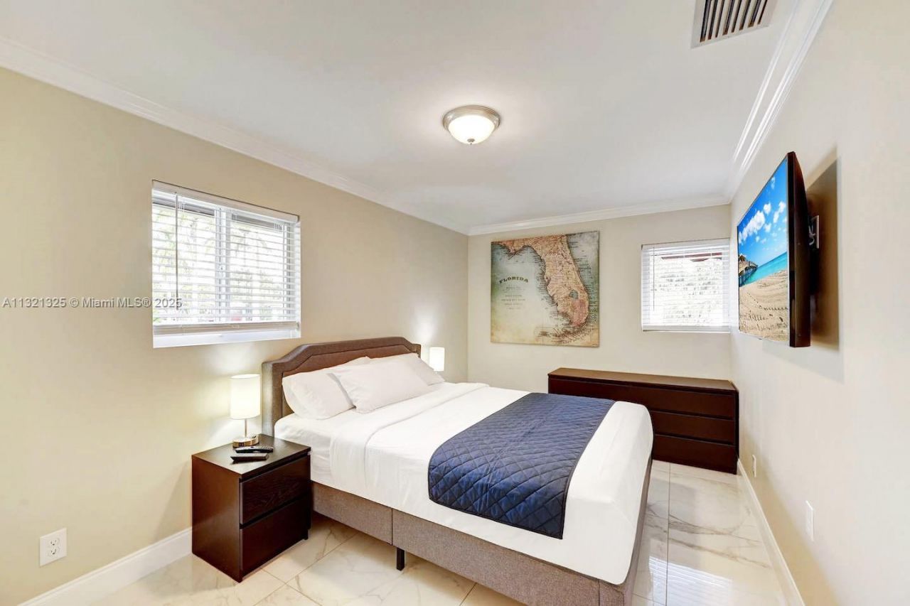 1020 N 13th Ter, Hollywood, FL 33019 Photo