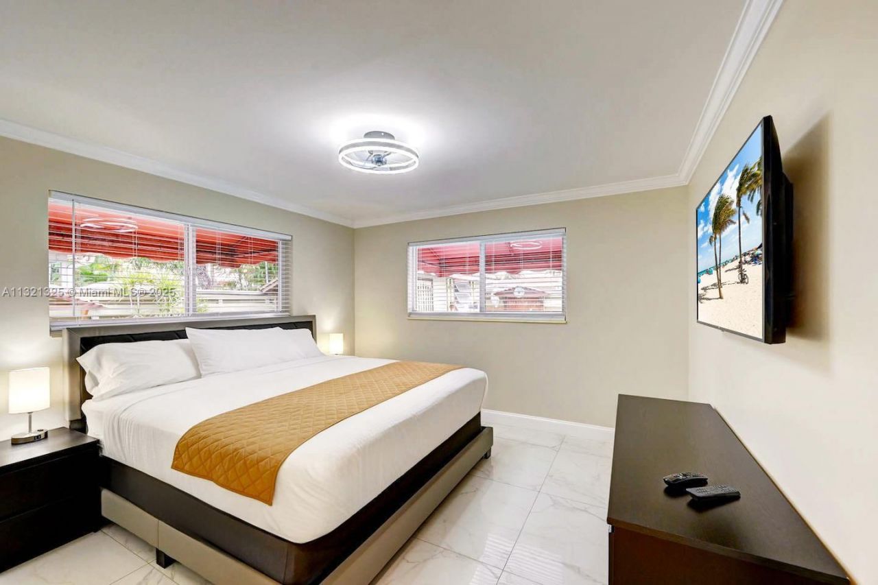 1020 N 13th Ter, Hollywood, FL 33019 Photo