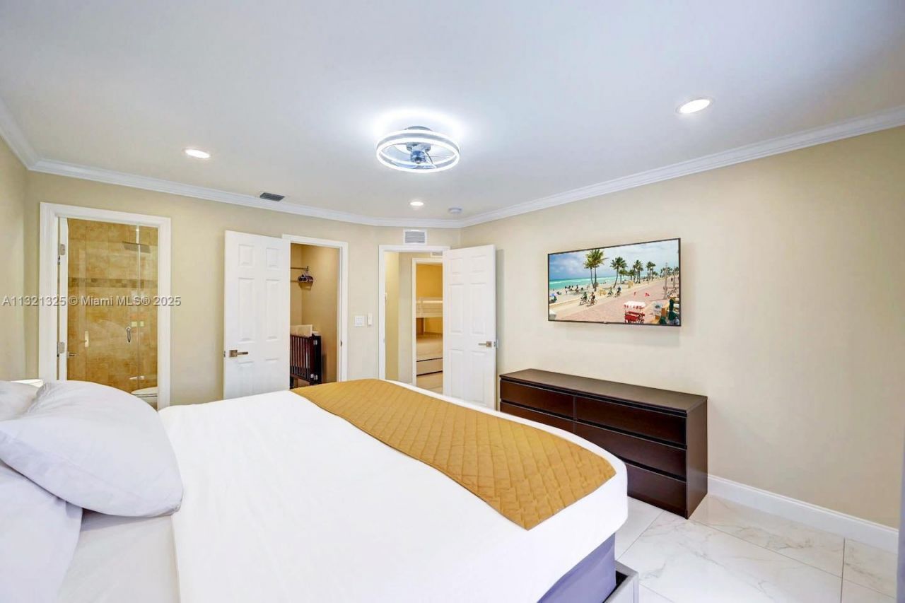 1020 N 13th Ter, Hollywood, FL 33019 Photo