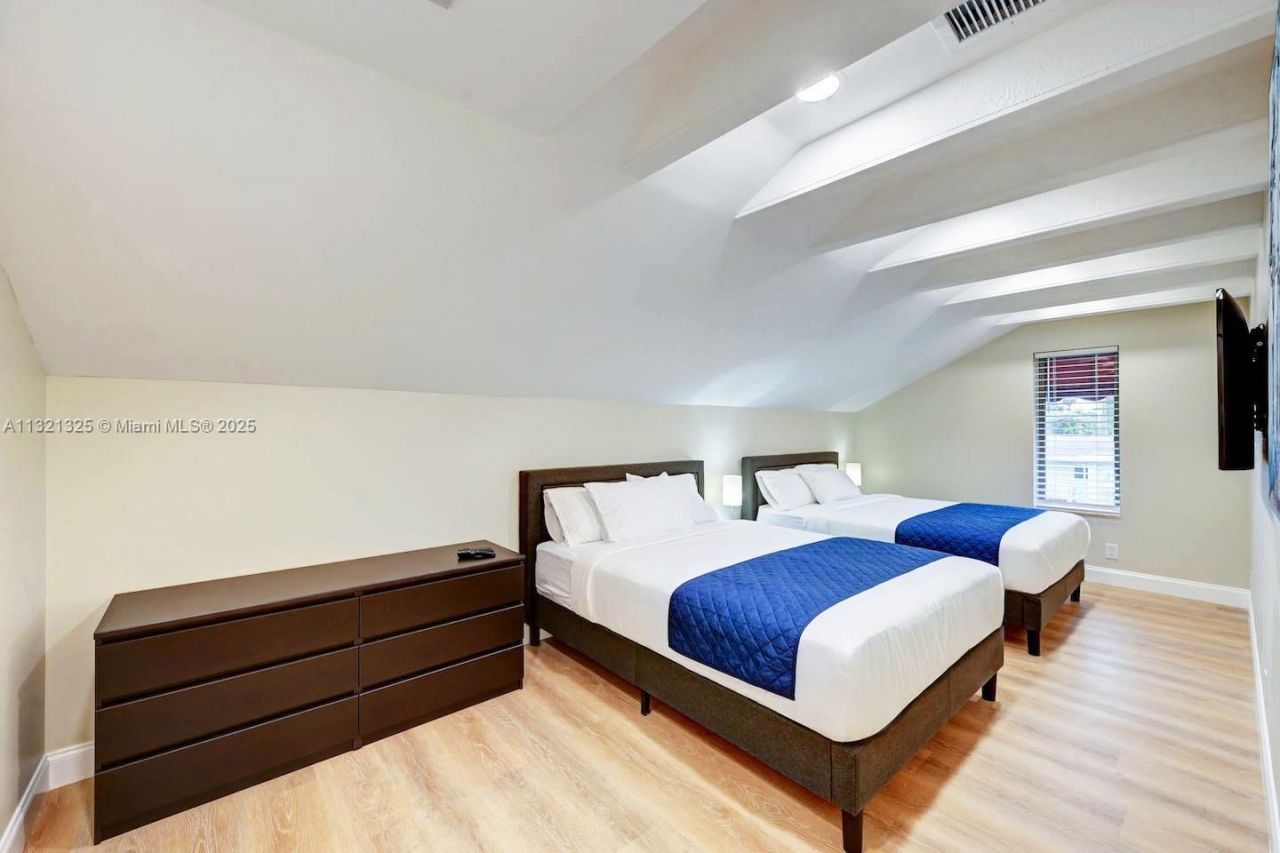 1020 N 13th Ter, Hollywood, FL 33019 Photo