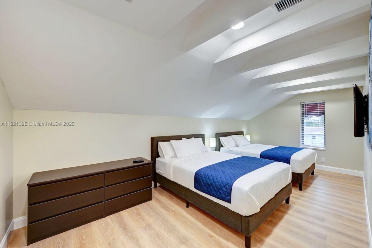 1020 N 13th Ter, Hollywood, FL 33019 Photo