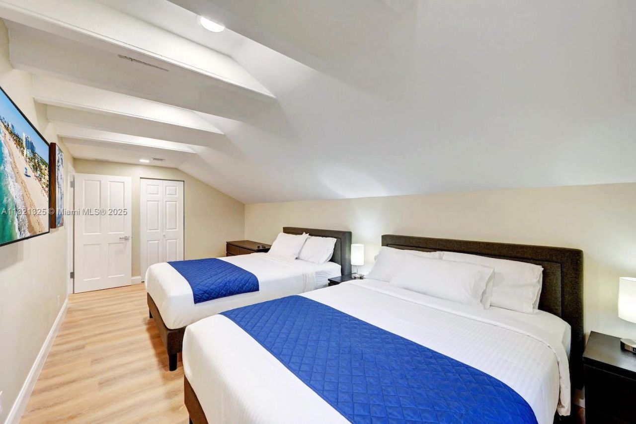 1020 N 13th Ter, Hollywood, FL 33019 Photo