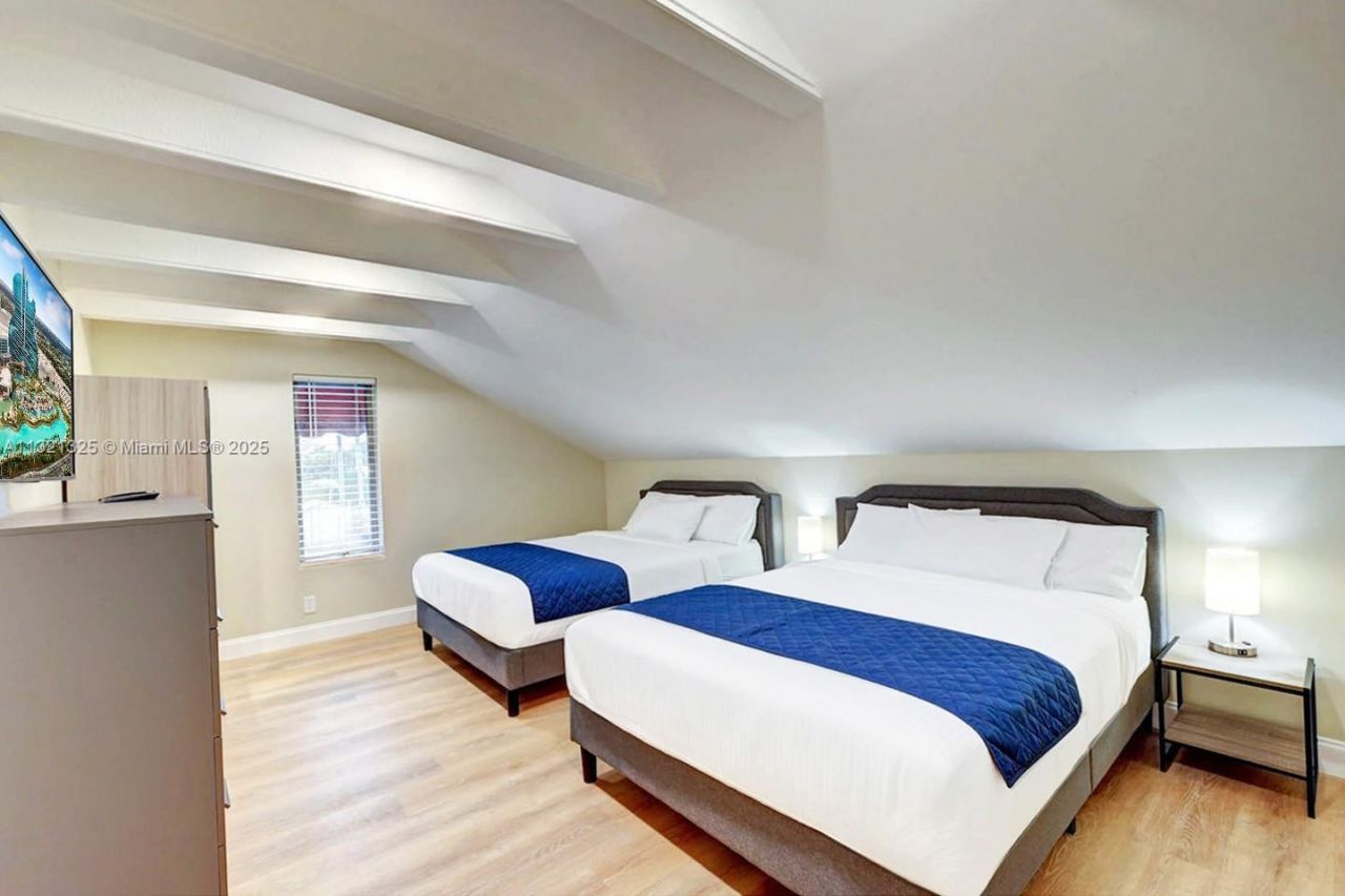 1020 N 13th Ter, Hollywood, FL 33019 Photo