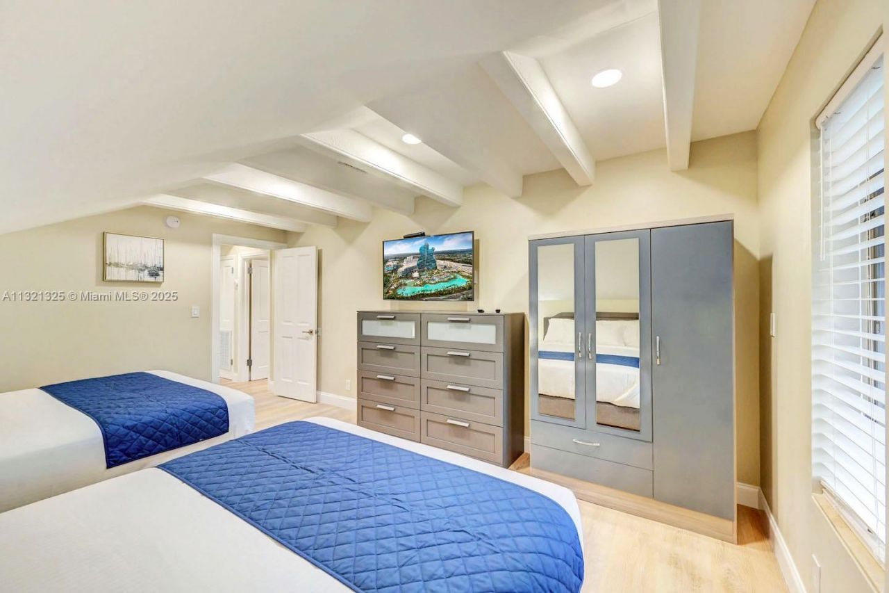 1020 N 13th Ter, Hollywood, FL 33019 Photo