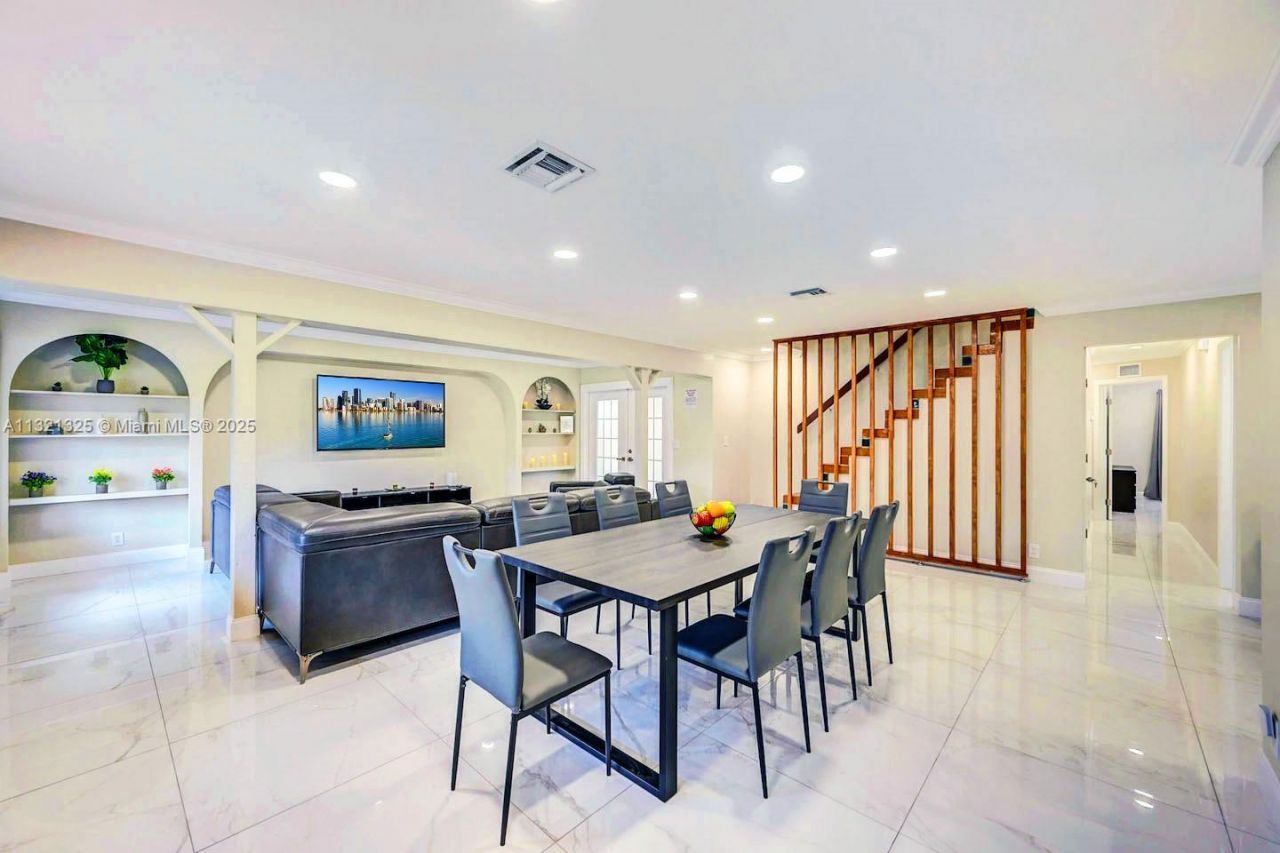 1020 N 13th Ter, Hollywood, FL 33019 Photo