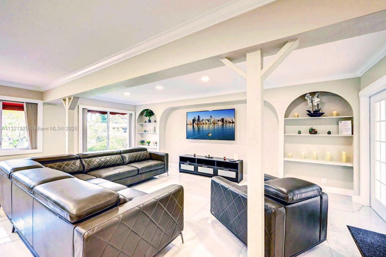 1020 N 13th Ter, Hollywood, FL 33019 Photo