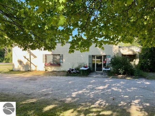 6613 Frankfort Highway, Beulah, MI 49617