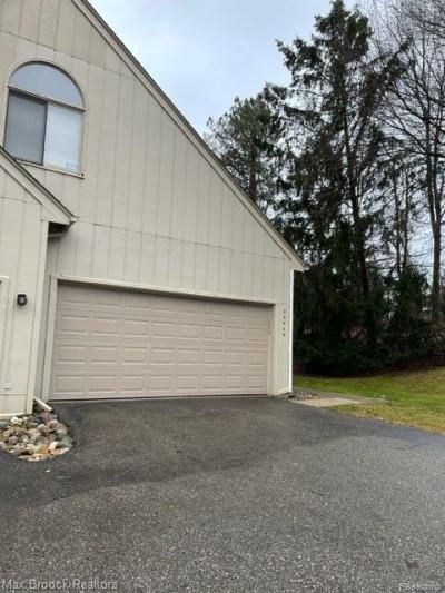 29445 Laurel Drive, Farmington Hills, MI 48331 Main Photo