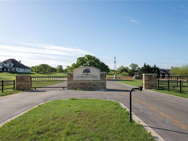 2016 Beauty Berry Court, Cleburne, TX 76031