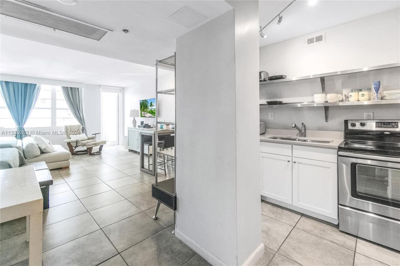 100 Lincoln Rd, Unit 320, Miami Beach, FL 33139 Photo