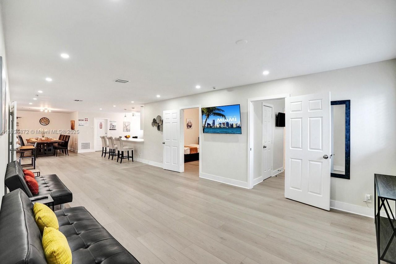 1018 Adams St, Hollywood, FL 33019 Photo