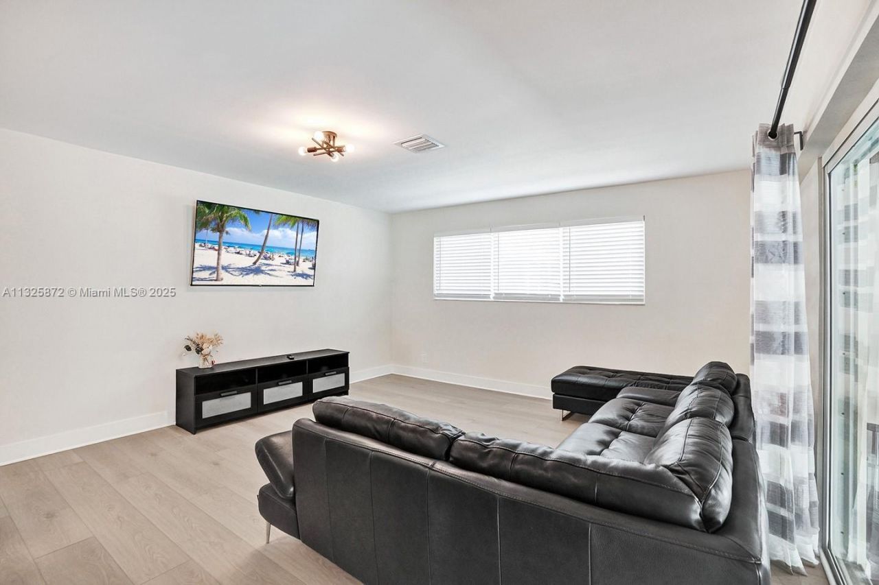 1018 Adams St, Hollywood, FL 33019 Photo