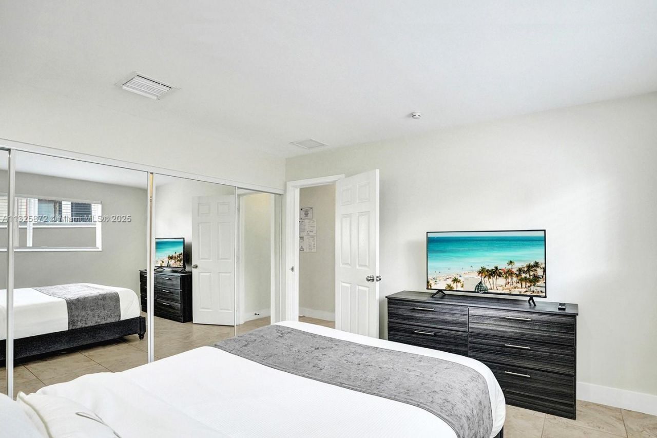 1018 Adams St, Hollywood, FL 33019 Photo