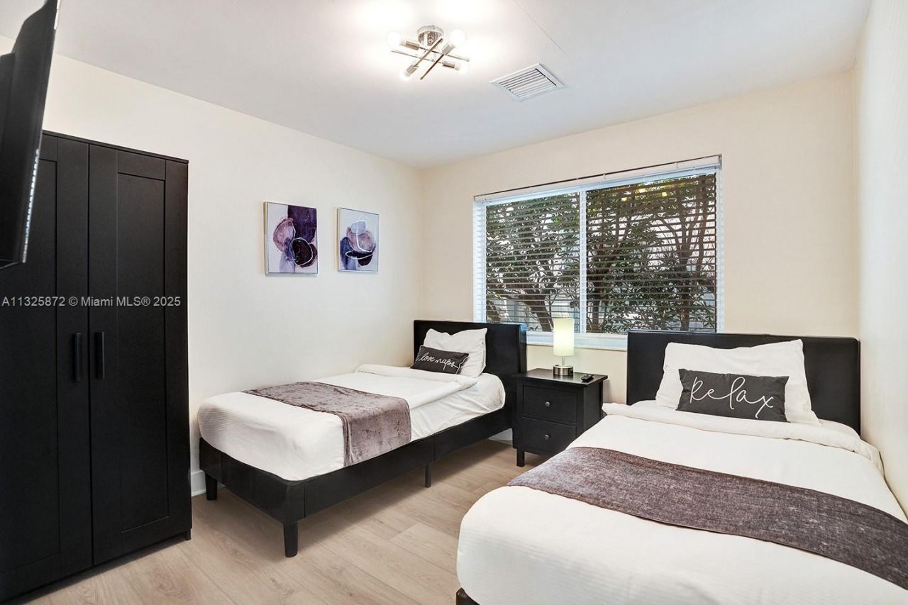 1018 Adams St, Hollywood, FL 33019 Photo