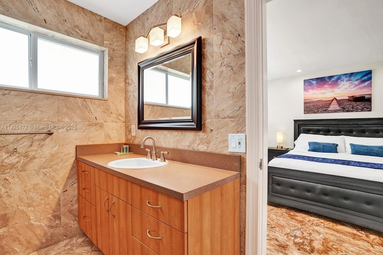 1018 Adams St, Hollywood, FL 33019 Photo