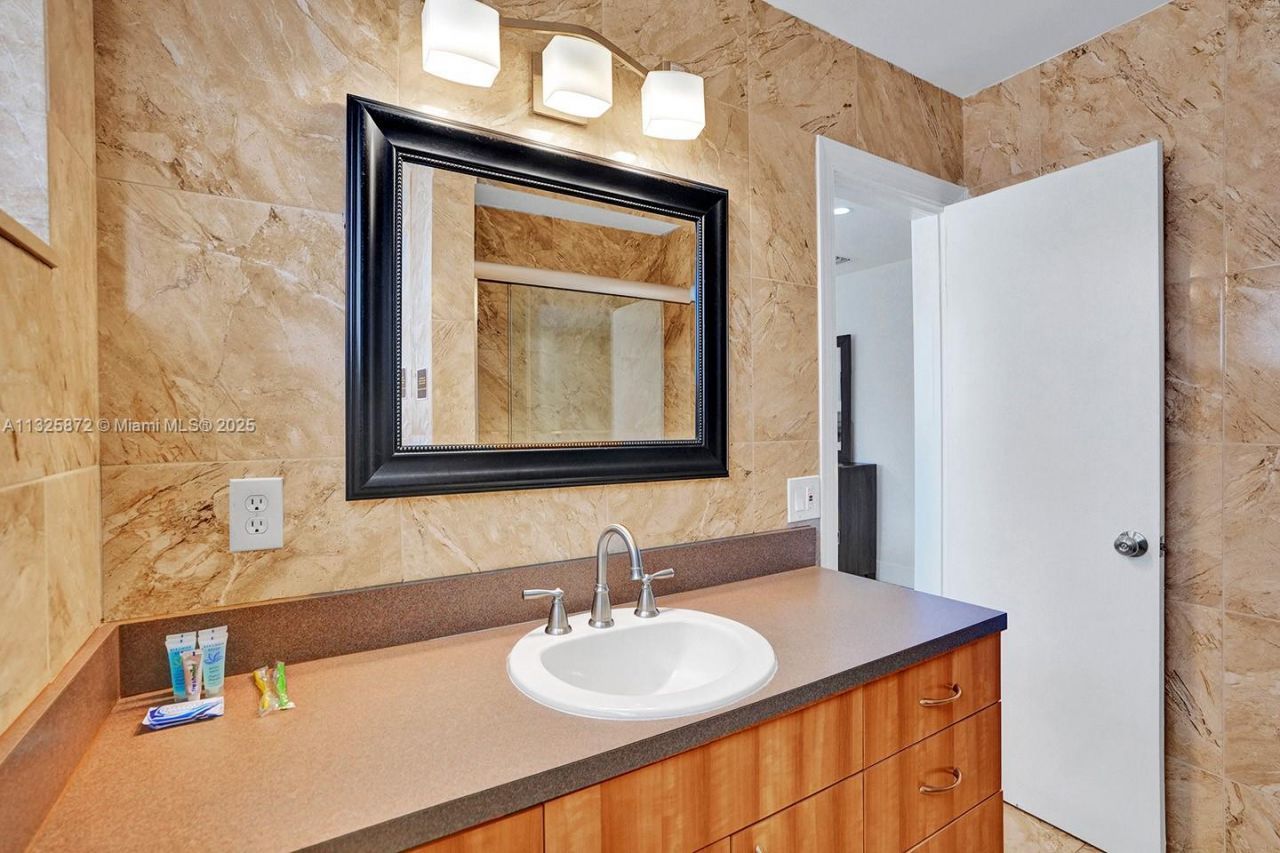 1018 Adams St, Hollywood, FL 33019 Photo