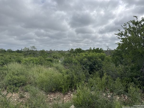 73 Rocky Hls, Uvalde, TX 78801