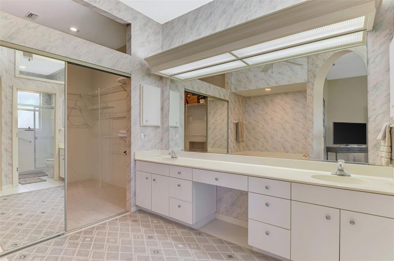 549 Fallbrook Drive, Venice, FL 34292 Photo