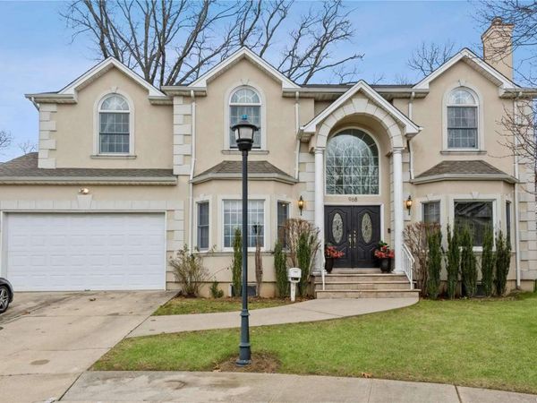 968 Bowe Road W, Valley Stream, NY 11580